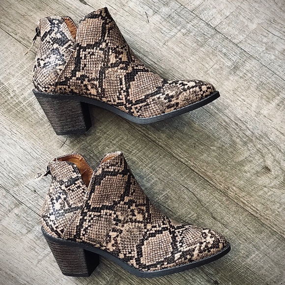 Mata Boho Python Snake Animal Print Heeled Bootie - Picture 3 of 9